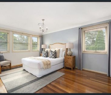 BEAUTIFUL, EASY CARE, MODERN HOME IN A TRANQUIL FAMILY FRIENDLY STREET - Photo 4
