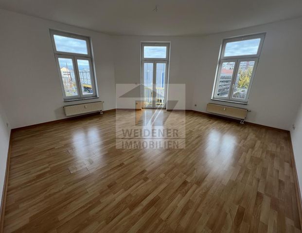 Einbauküche, Aufzug und 2x Balkone! Großzügige 4- Zimmer Wohnung mit Stellplatz - Photo 1
