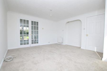 3 bedroom detached house to rent - Photo 2