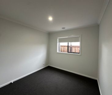 Modern Brand New 4BR Home Perfect for Families – Dual Living + Alfr... - Photo 2