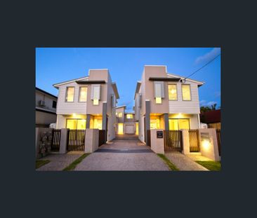 Boutique Townhouse in a small block of four - Photo 5