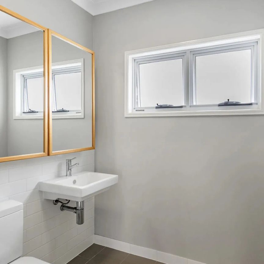 STYLISH, LOW-MAINTENANCE LIVING IN A PRIME COORPAROO LOCATION - Photo 1