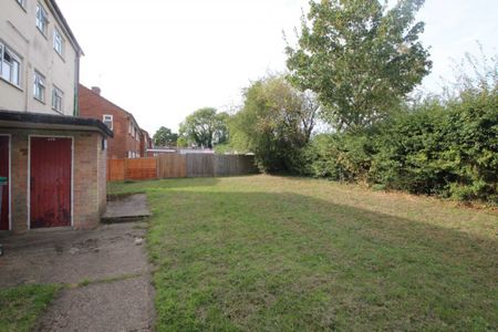 1 bed Flat for rent - Photo 5