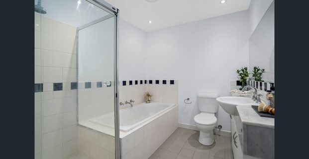 STYLE, SPACE AND TERRACE SERENITY - Photo 1