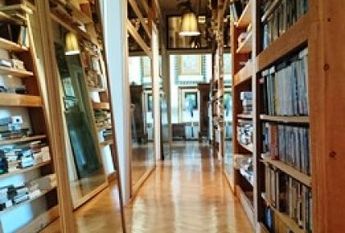 Prati: Spacious, tastefully furnished 1 bedroom, living, study, kitchen and bath. Located in beautiful building on high floor. Bright, silent, near services, metro and center. #1709