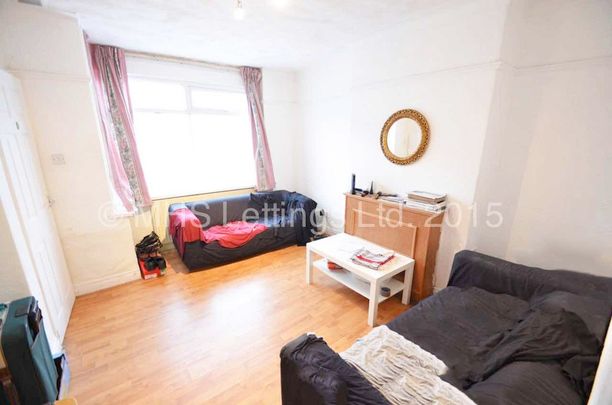 26 Park View Avenue, Leeds, LS4 2LH - Photo 1