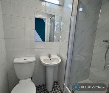 11 bedroom semi-detached house to rent - Photo 6