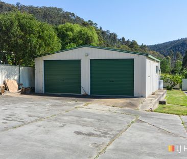 Family Home with an Oversized Garage & Yard - Photo 3