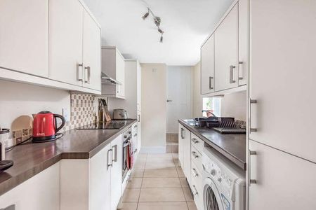 Walnut Tree Close, Guildford, GU1 - Photo 4