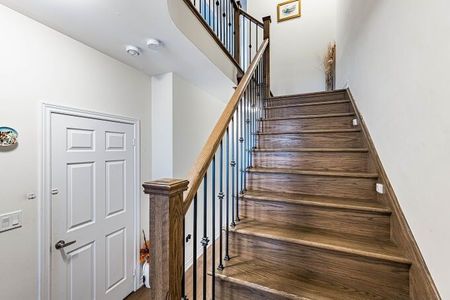 For Lease - 326 Bonnieglen Farm Boulevard, Caledon, Ontario - Photo 2