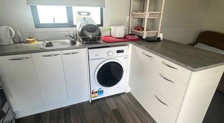 Tiny home available in Waiwhakaiho - Photo 3