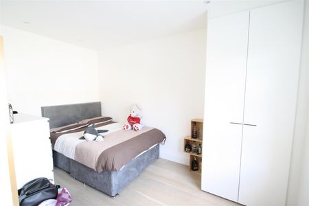 Ripon Court, London - Photo 2