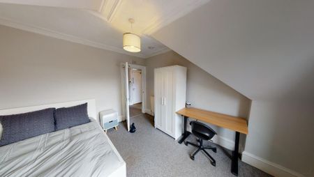 3 bedroom flat to rent - Photo 4