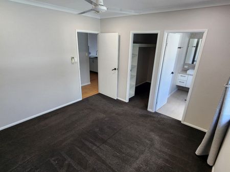 The Place to Be in North Mackay - Close to Everything - Photo 3