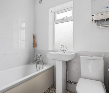 3 bedroom end of terrace house to rent - Photo 1