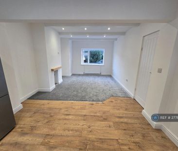 3 bedroom end of terrace house to rent - Photo 2