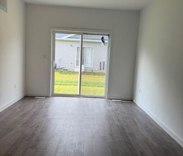 For Lease - 32 Waterleaf Trail, Welland, Ontario - Photo 2