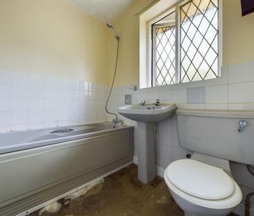 2 bedroom semi-detached house to rent - Photo 4