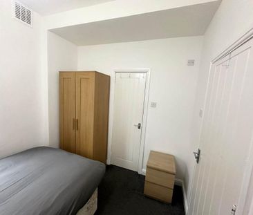 1 bedroom in a house share to rent - Photo 6