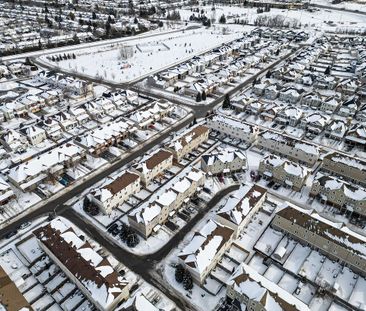 For Lease - 402 SADAR Private, Barrhaven, Ontario - Photo 1