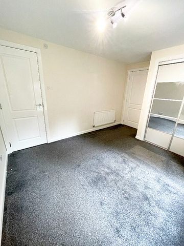 2 Bedroom Property in Kirkton Avenue - Photo 3