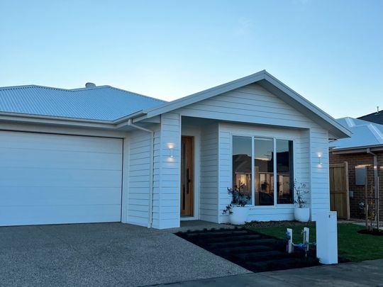 8 Keats Circuit, Armstrong Creek - Photo 1