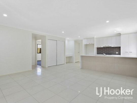 Modern Comforts in Leafy Location - Walk to Buxton Park - Photo 1