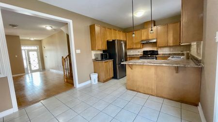 For Lease - 6 Vincent Street Unit# Upper, Brampton, Ontario - Photo 4