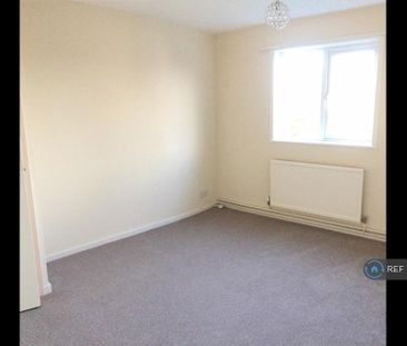3 bedroom flat to rent - Photo 3
