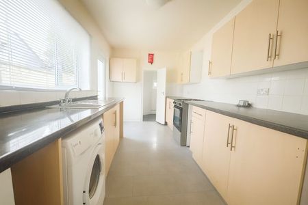 Priestfield Road, Gillingham - Photo 5