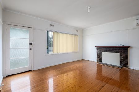 BRIGHT AND COZY FAMILY HOME - Photo 3