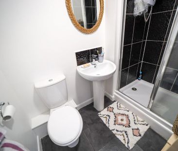 3 bedroom semi-detached house to rent - Photo 6