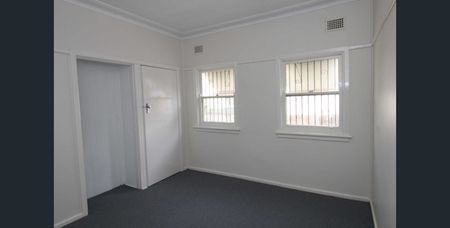 Close to Schools, Station and Shops - Photo 3