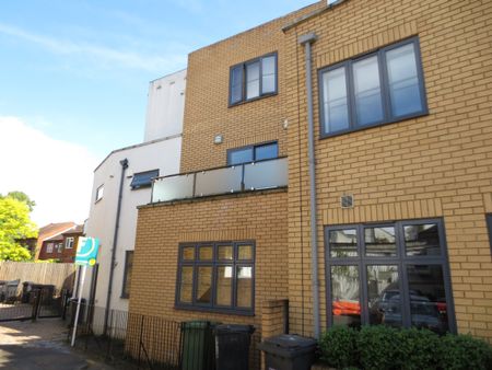 Paddock Gardens, Crystal Palace, London, SE19 - Photo 5