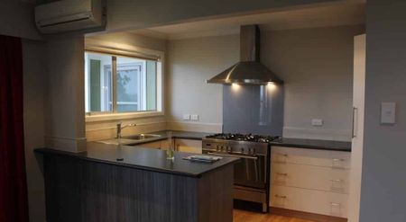 Family home, great location - Photo 2