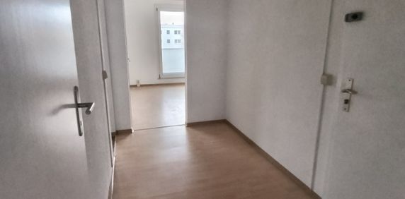 Frisch Renovierte 3-Raum-Wohnung mit Badewanne und Balkon - Photo 2