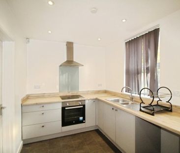 2 bedroom semi-detached house to rent - Photo 4