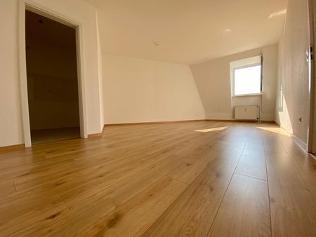 Helle 2-Zimmer-Dachgeschosswohnung in Leipzig-Mölkau - inklusive TG-Stellplatz - Photo 3