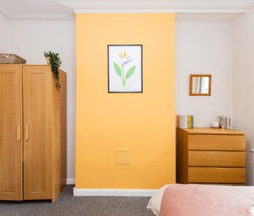 6 bedroom detached house to rent - Photo 4