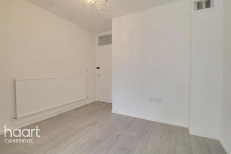 4 bedroom semi-detached house to rent - Photo 2