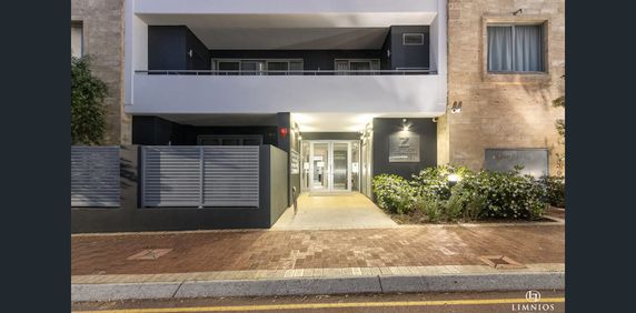 Stylish Inner-City Apartment in a Tranquil, Leafy Setting - Photo 2