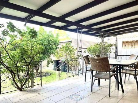 4-Bed Sun-Soaked Living in Moorabbin - Photo 3