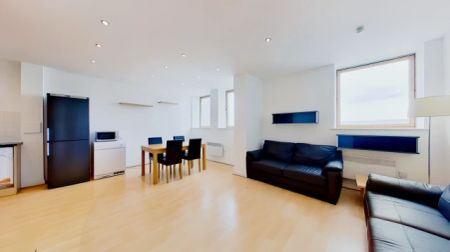 2Bedrooms, 2Bathrooms - Photo 2