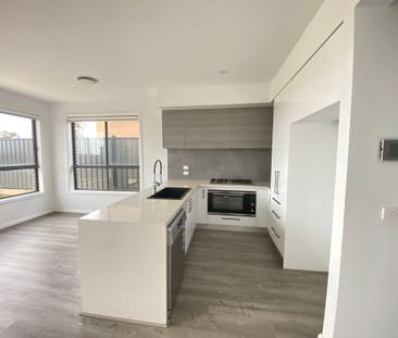 Modern Family Home (Less Than 3 Years Old) with Sunset Views - Photo 6