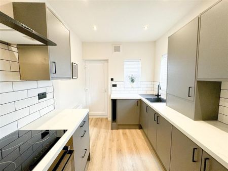 3 bedroom apartment to rent - Photo 5