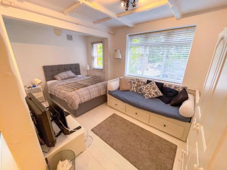 To Rent St Winifreds Road, Meyrick Park, Bournemouth, BH2 £1,000 pcm Tenancy Info - Photo 3