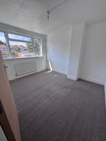 5 bedroom semi-detached house to rent - Photo 2