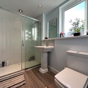 Lauradale, Berkshire Lauradale, Berkshire - Photo 3