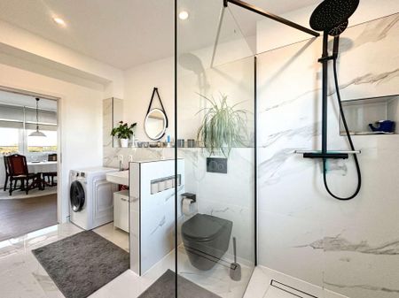 Sanierte 2-Zimmer-Neubauwohnung mit Südwest-Balkon und moderner Einbauküche - Photo 5