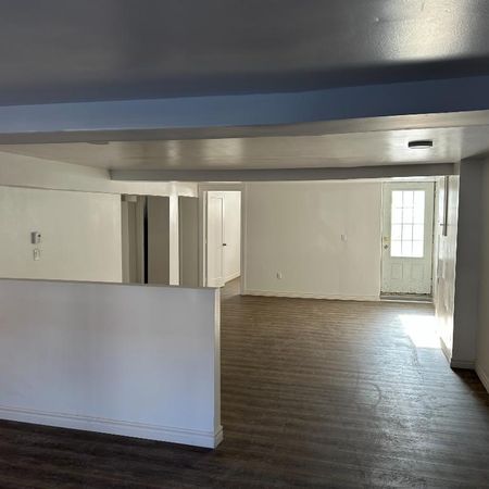Grand 4 ½ à louer dans un semi sous-sol – rénové au complet (1600$/mois) - Photo 4